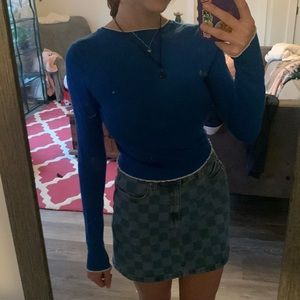 cropped thin sweater with white trim